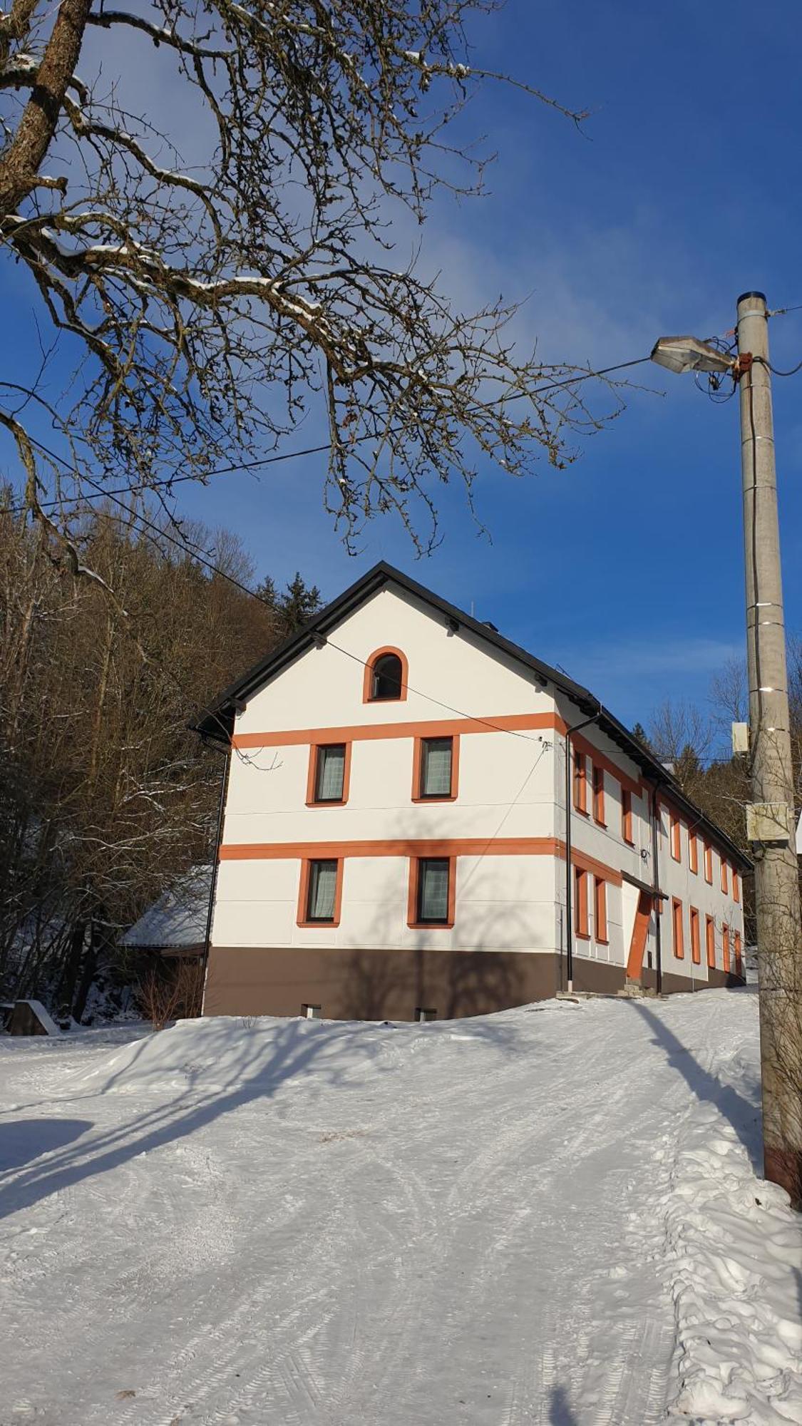 Aparthotel Tkalcovna U Zlateho Potoka Dobrany  Esterno foto